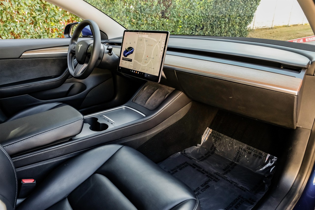 Tesla Model 3 Vehicle Main Gallery Image 13