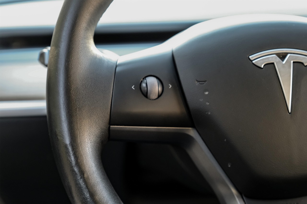 Tesla Model 3 Vehicle Main Gallery Image 18