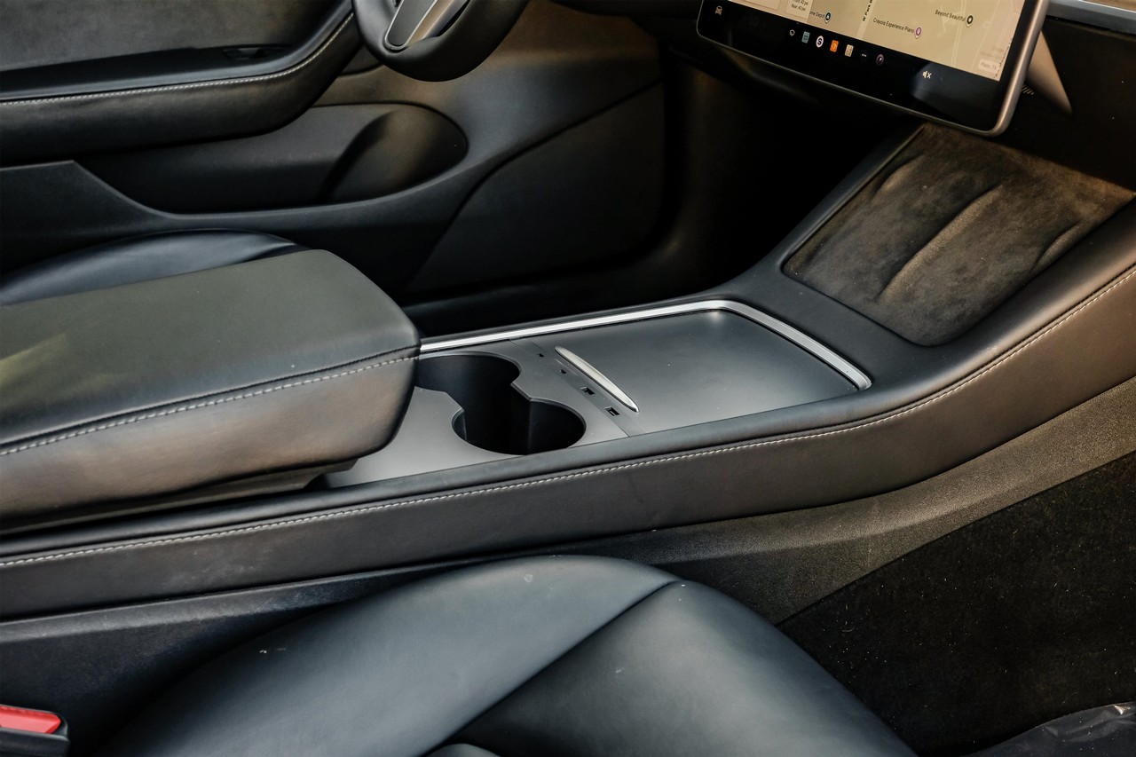 Tesla Model 3 Vehicle Main Gallery Image 24