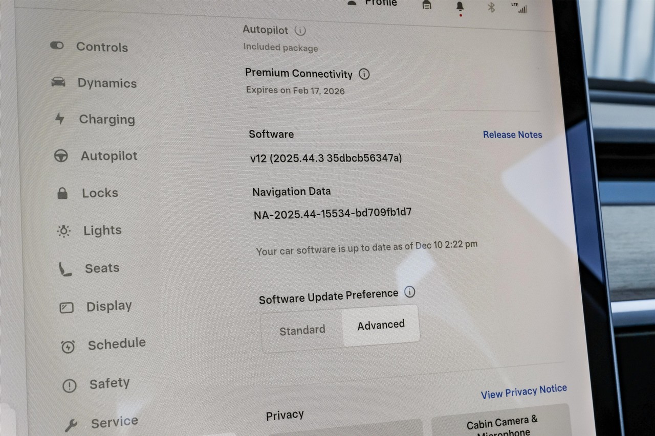 Tesla Model 3 Vehicle Main Gallery Image 28