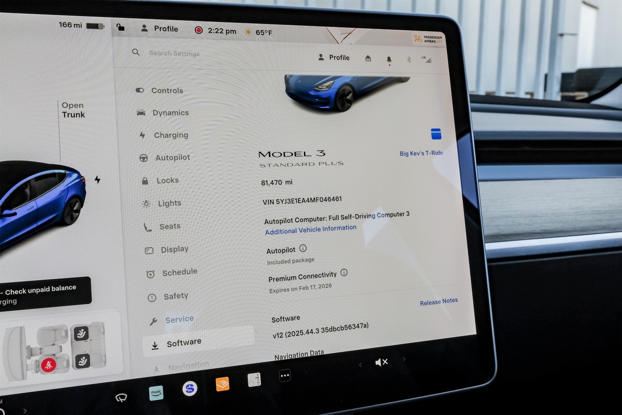 Tesla Model 3 Vehicle Main Gallery Image 30