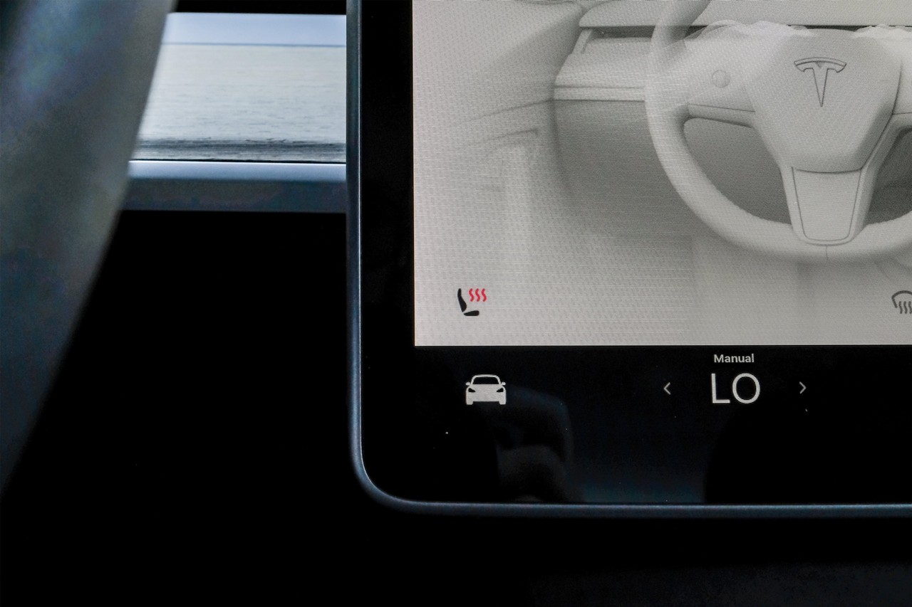 Tesla Model 3 Vehicle Main Gallery Image 31