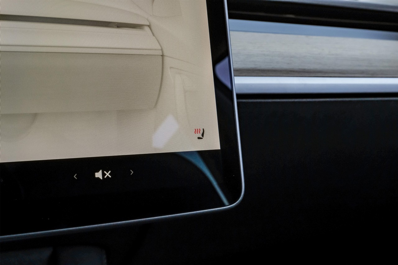 Tesla Model 3 Vehicle Main Gallery Image 32