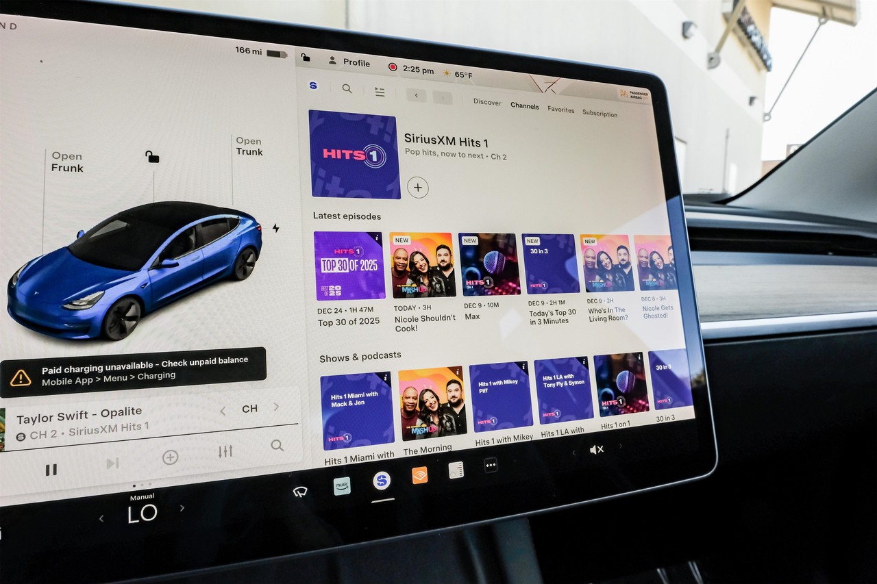 Tesla Model 3 Vehicle Main Gallery Image 35