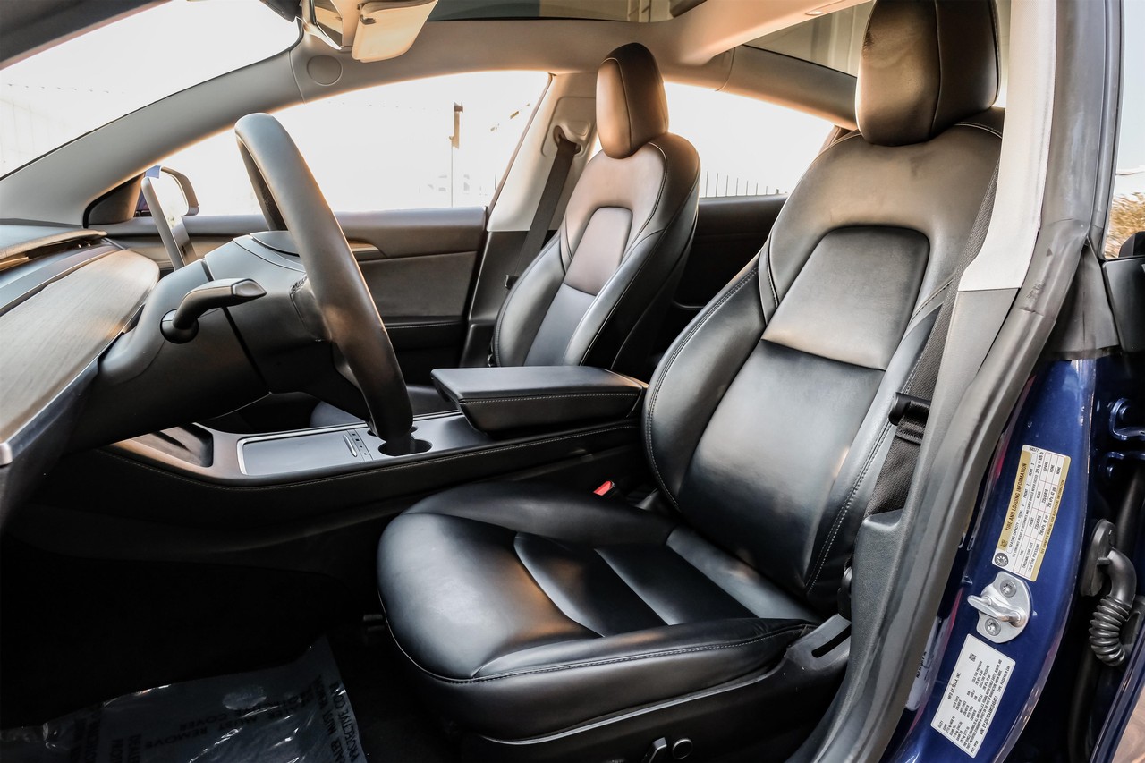 Tesla Model 3 Vehicle Main Gallery Image 36