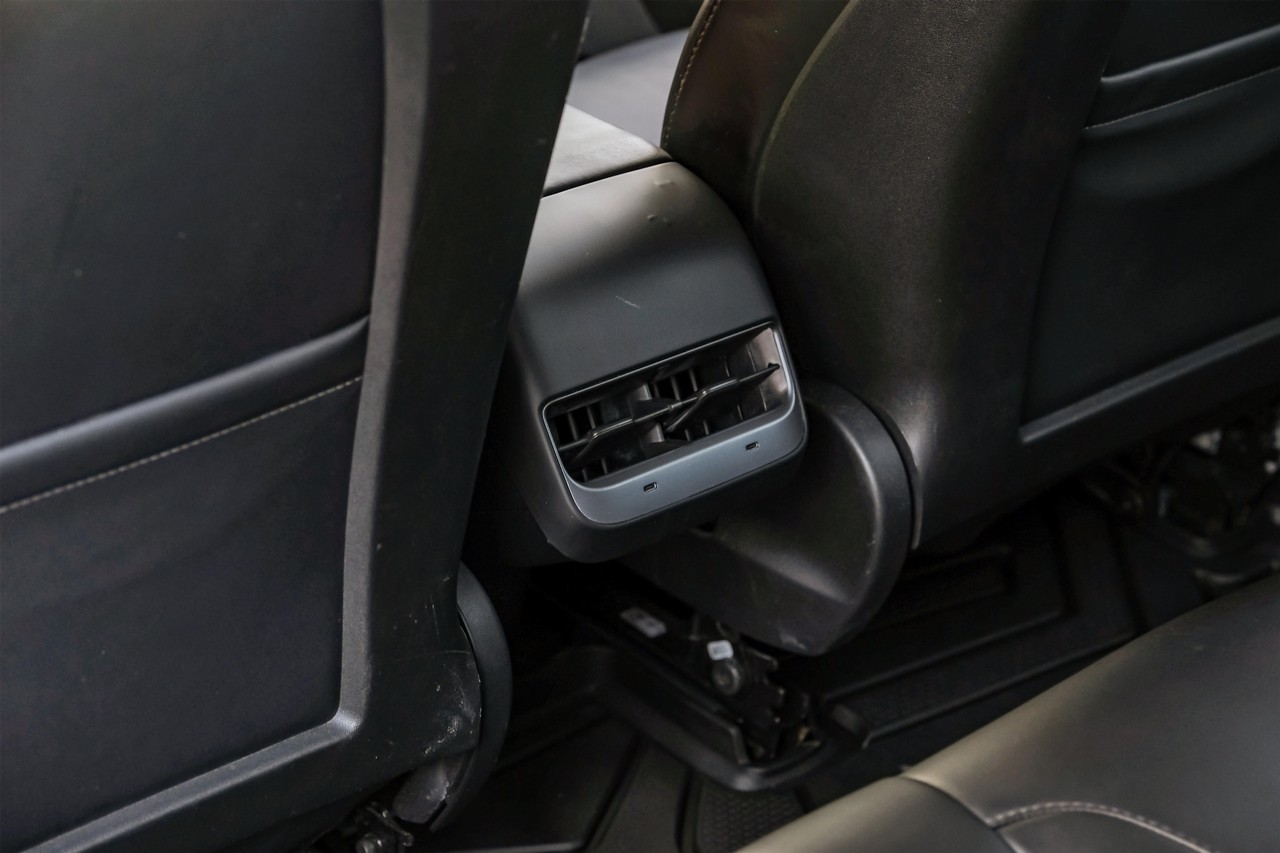 Tesla Model 3 Vehicle Main Gallery Image 43