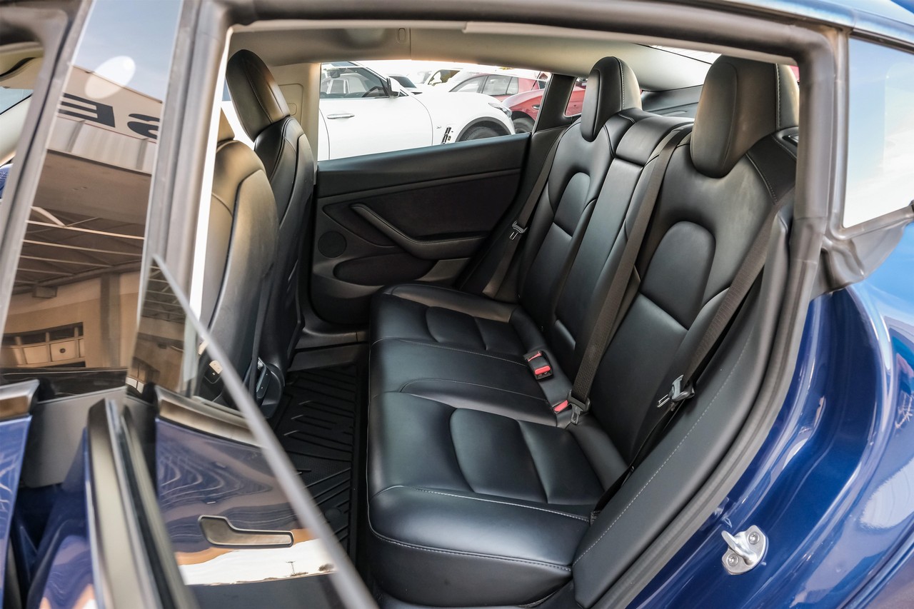 Tesla Model 3 Vehicle Main Gallery Image 45
