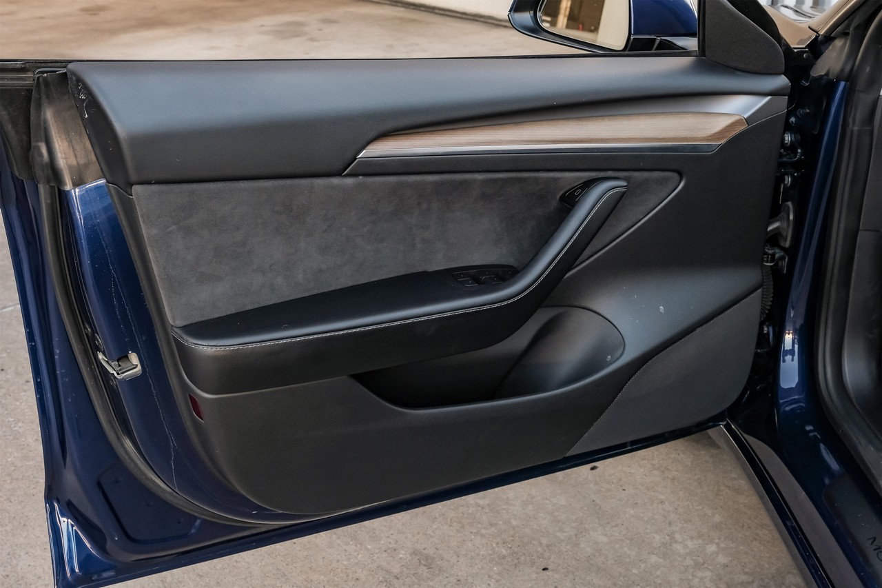 Tesla Model 3 Vehicle Main Gallery Image 48