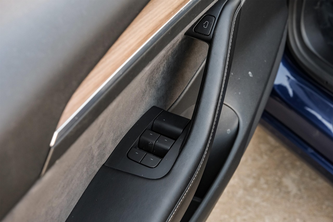 Tesla Model 3 Vehicle Main Gallery Image 49