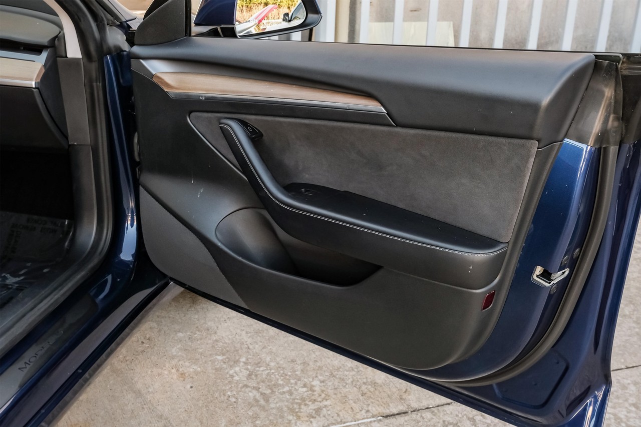 Tesla Model 3 Vehicle Main Gallery Image 50