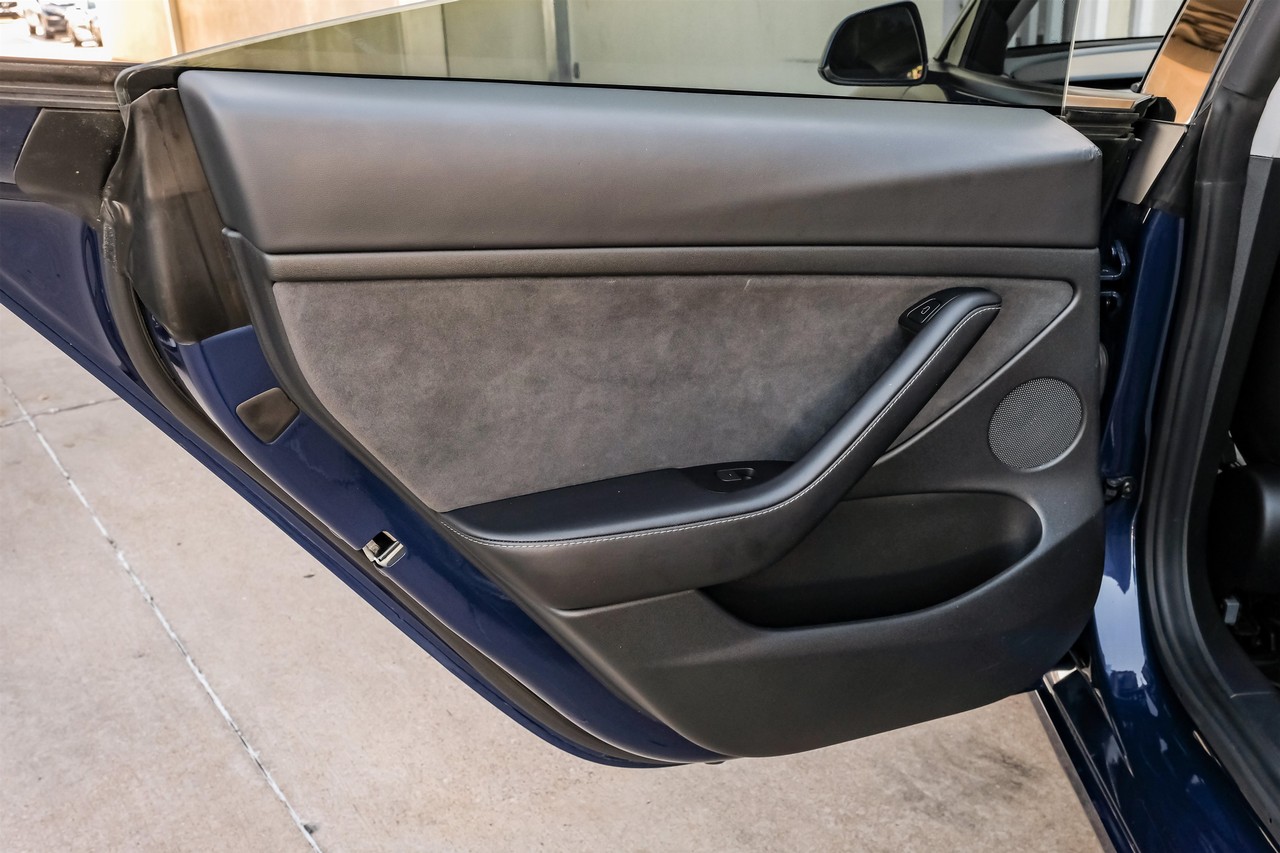 Tesla Model 3 Vehicle Main Gallery Image 51