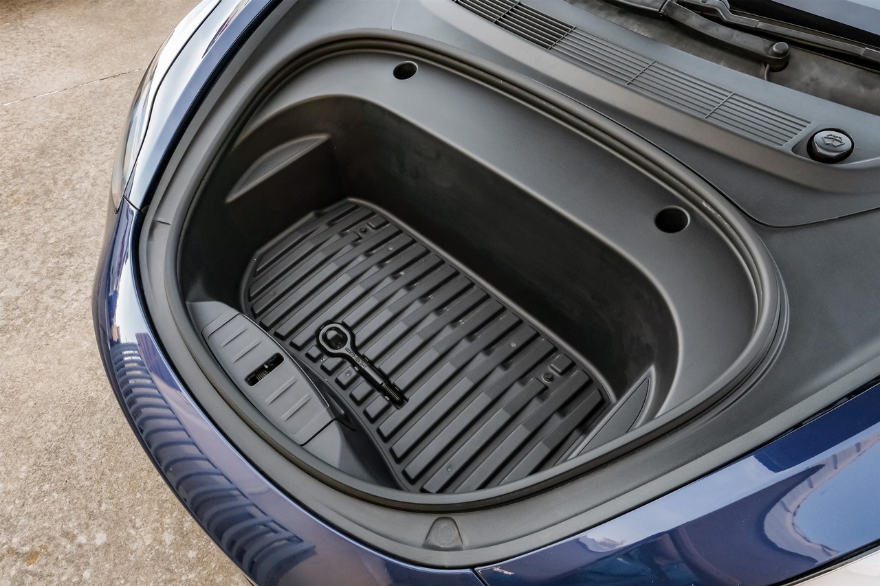 Tesla Model 3 Vehicle Main Gallery Image 55