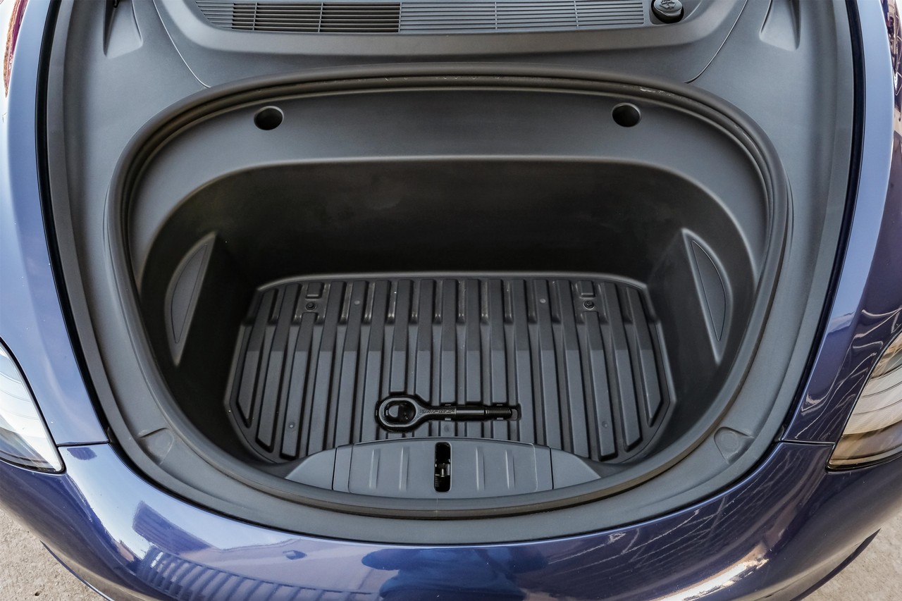 Tesla Model 3 Vehicle Main Gallery Image 56