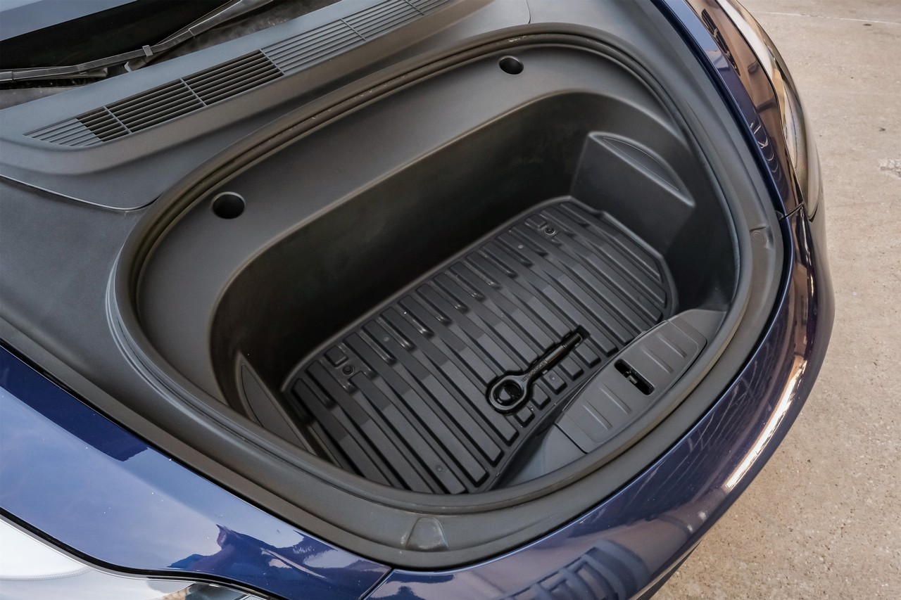 Tesla Model 3 Vehicle Main Gallery Image 57