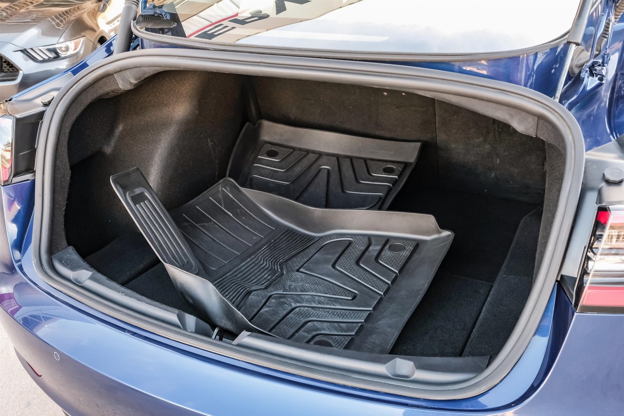 Tesla Model 3 Vehicle Main Gallery Image 58