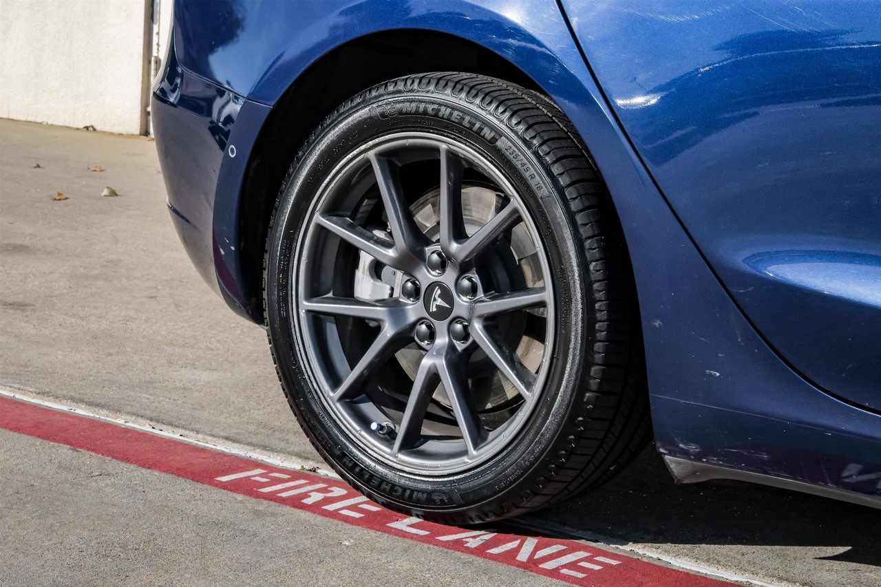 Tesla Model 3 Vehicle Main Gallery Image 61