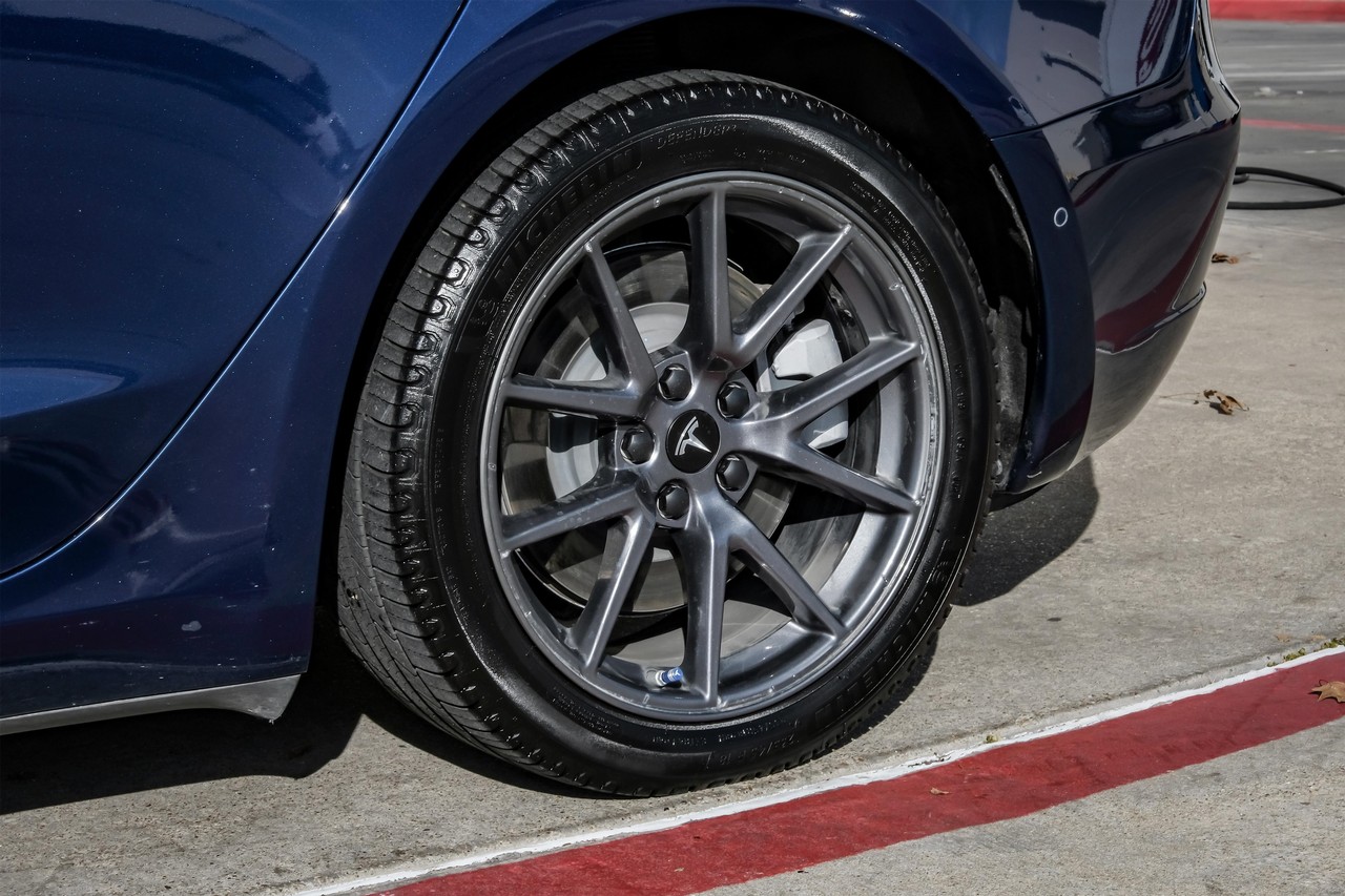 Tesla Model 3 Vehicle Main Gallery Image 64