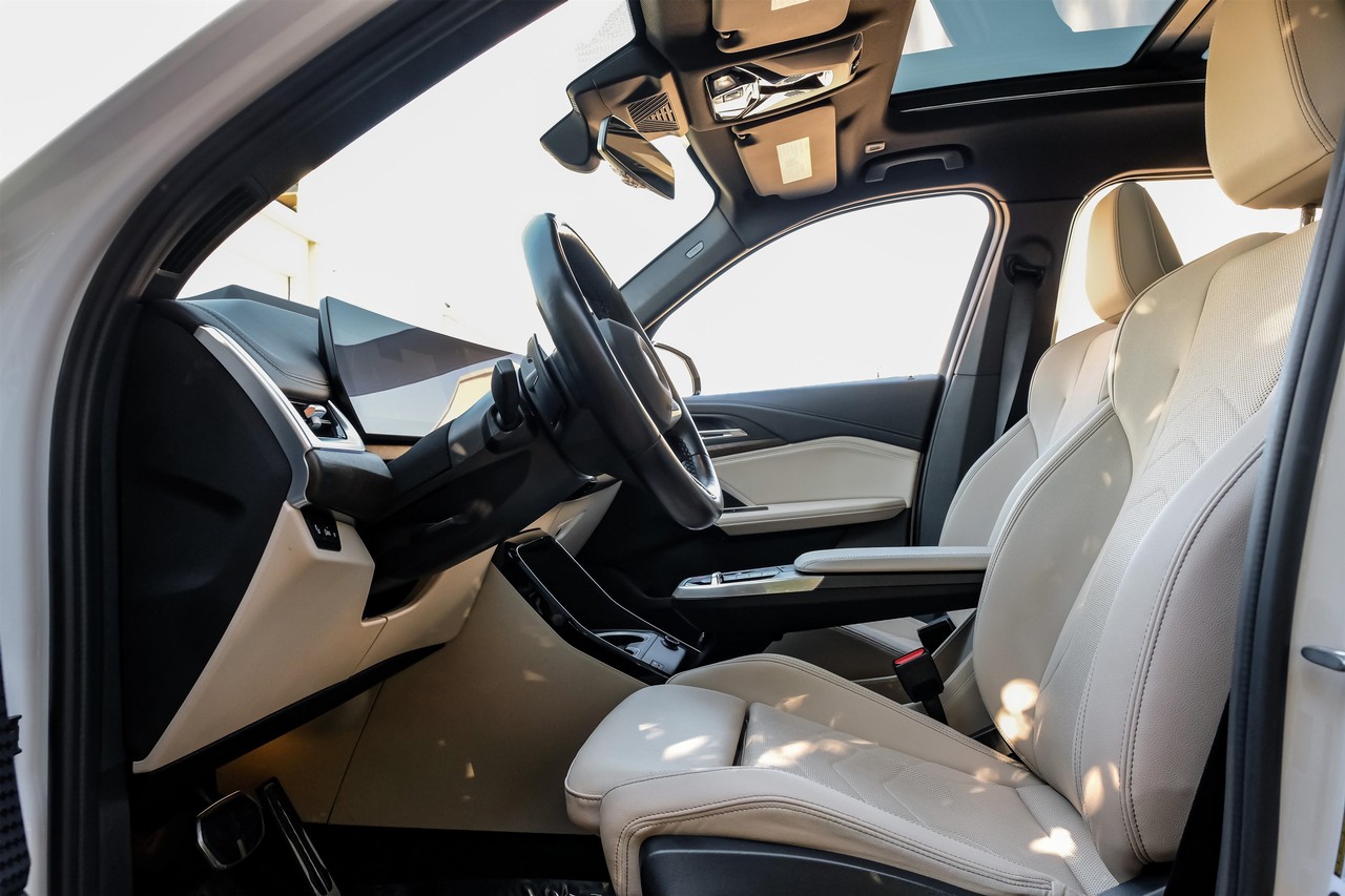 BMW X1 Vehicle Main Gallery Image 04