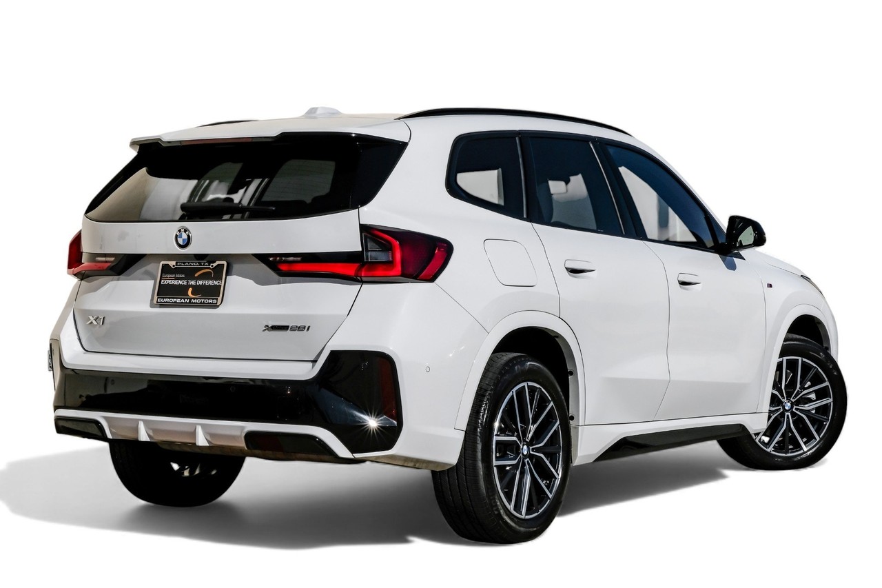 BMW X1 Vehicle Main Gallery Image 09