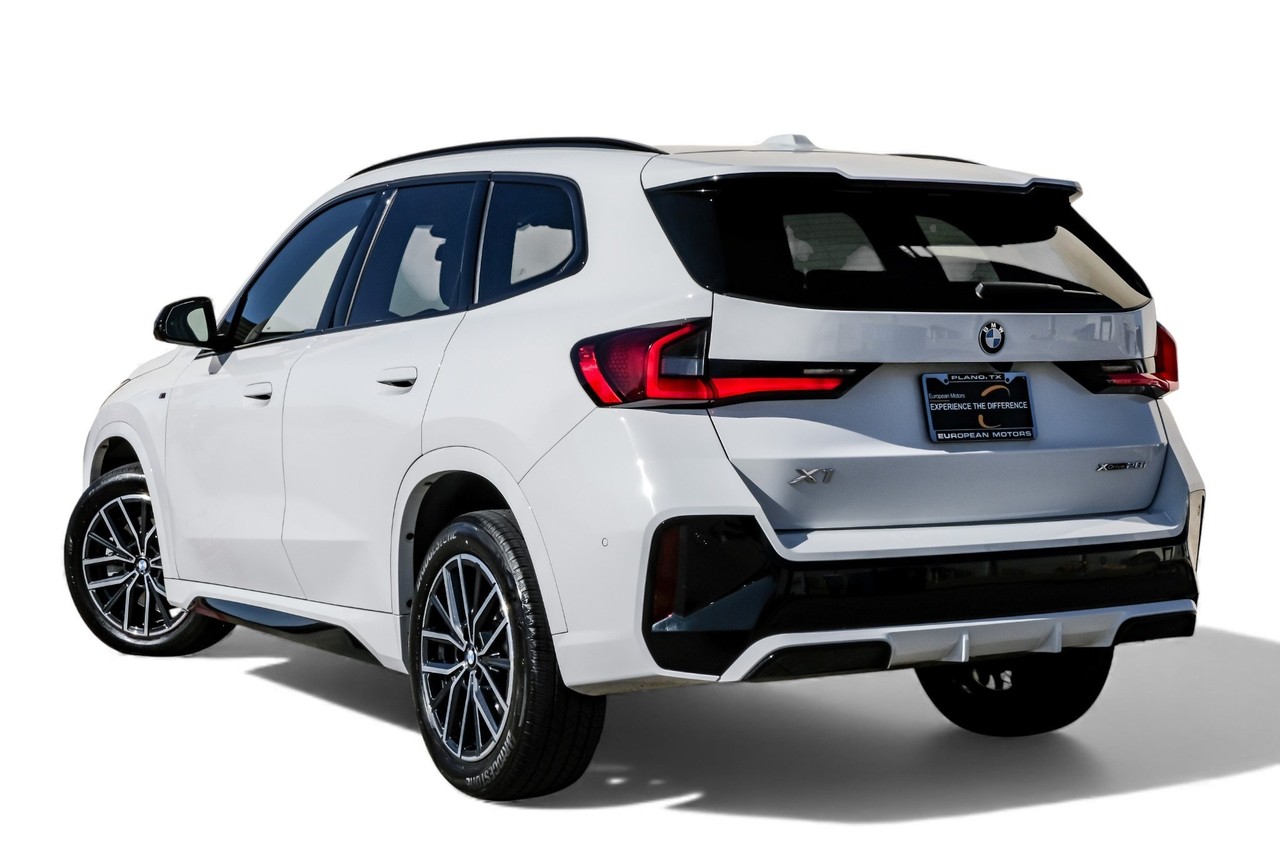 BMW X1 Vehicle Main Gallery Image 11