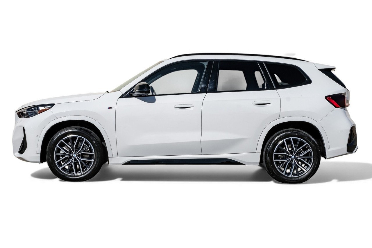BMW X1 Vehicle Main Gallery Image 12