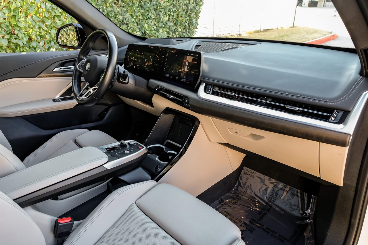 BMW X1 Vehicle Main Gallery Image 13