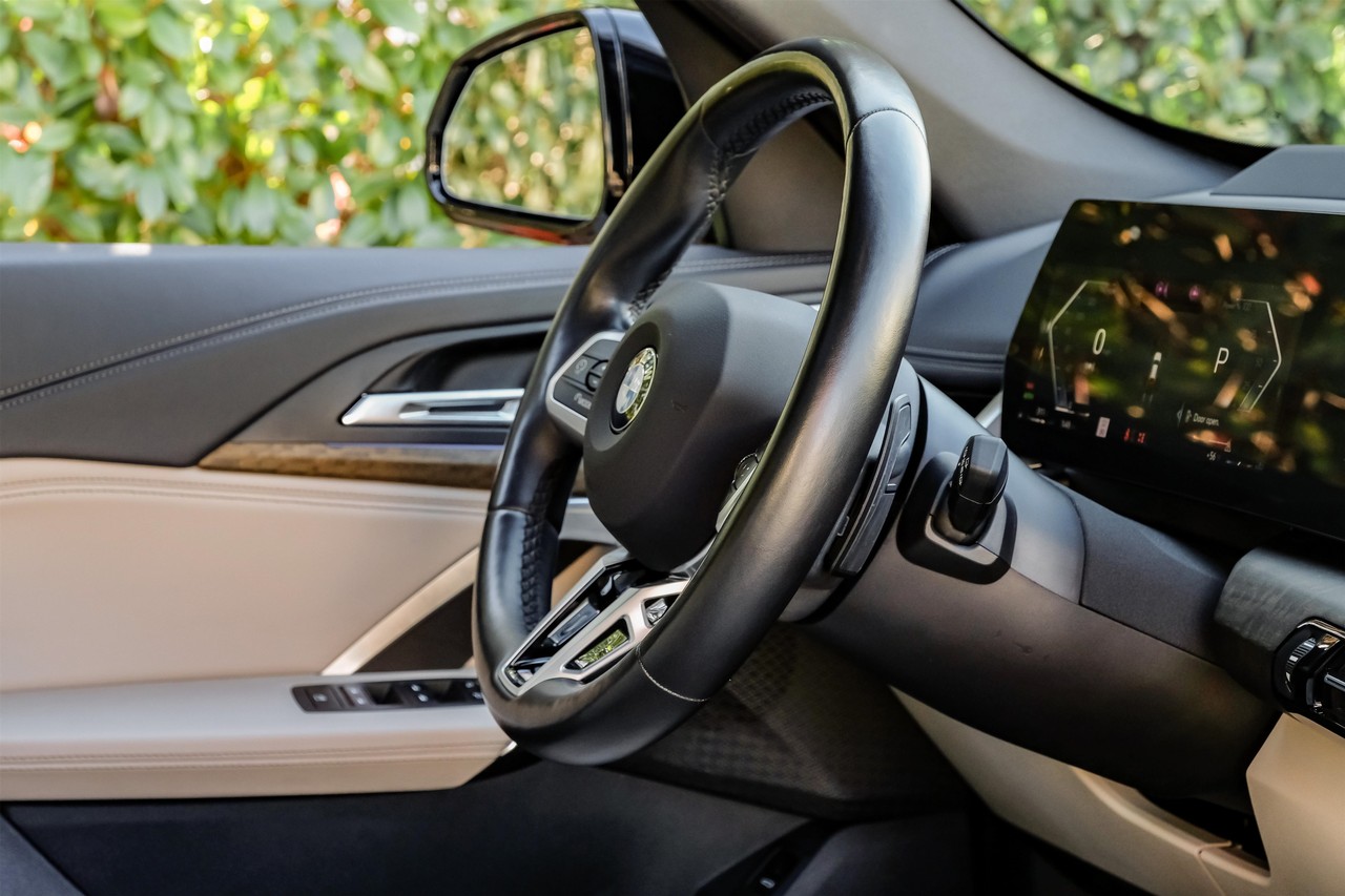 BMW X1 Vehicle Main Gallery Image 14