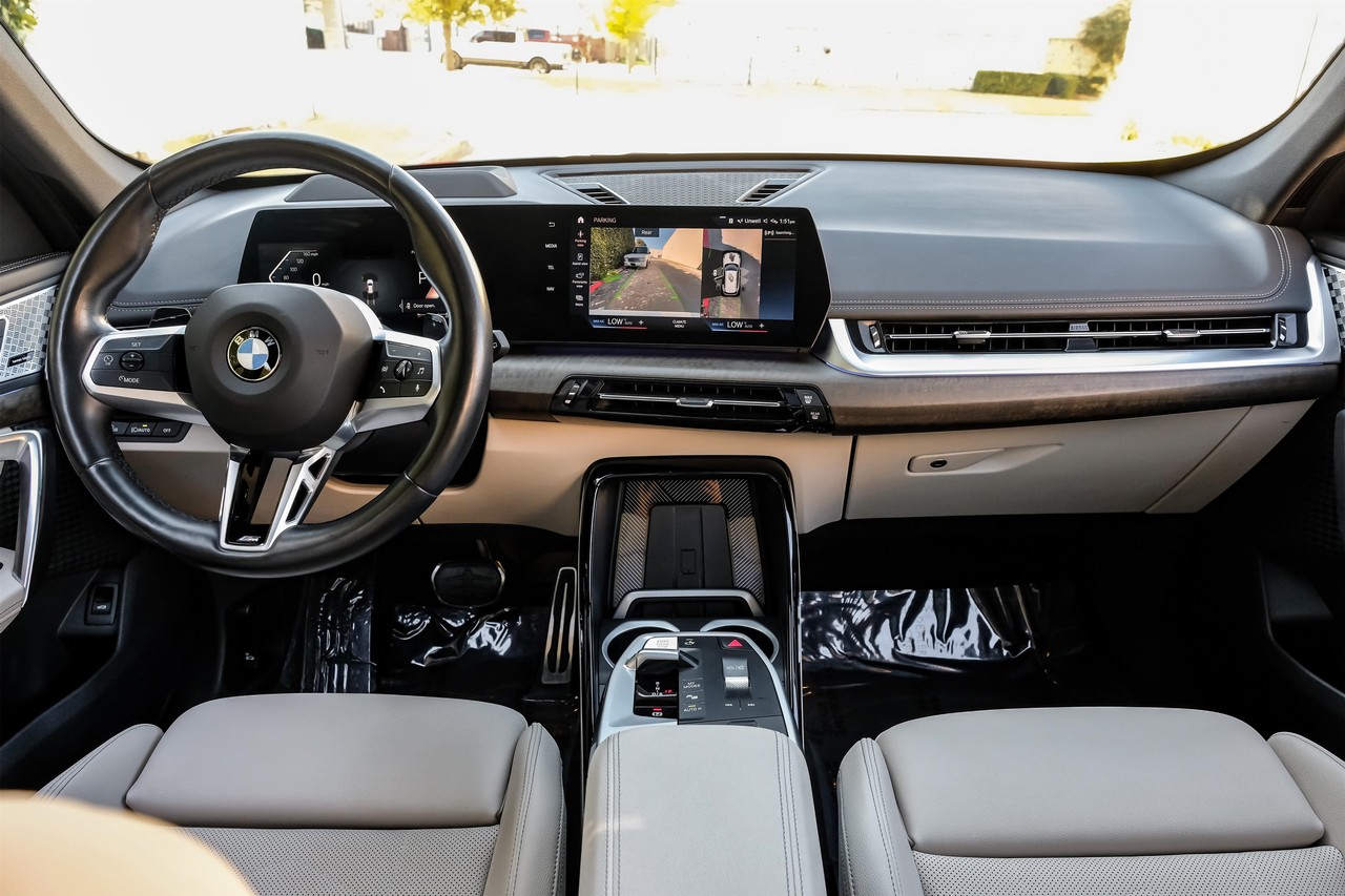 BMW X1 Vehicle Main Gallery Image 15