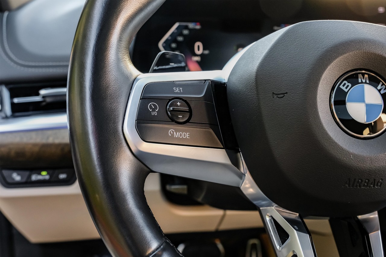 BMW X1 Vehicle Main Gallery Image 18