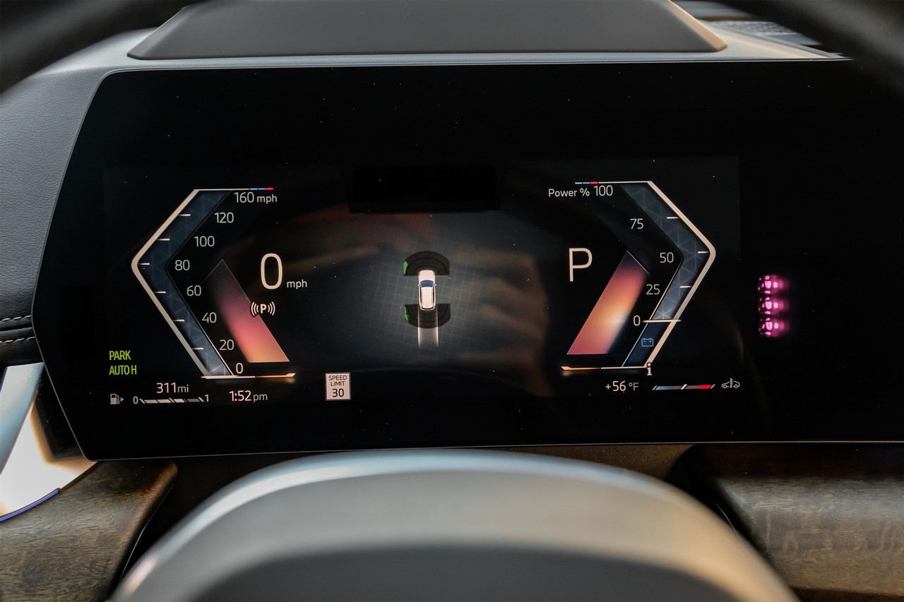 BMW X1 Vehicle Main Gallery Image 21