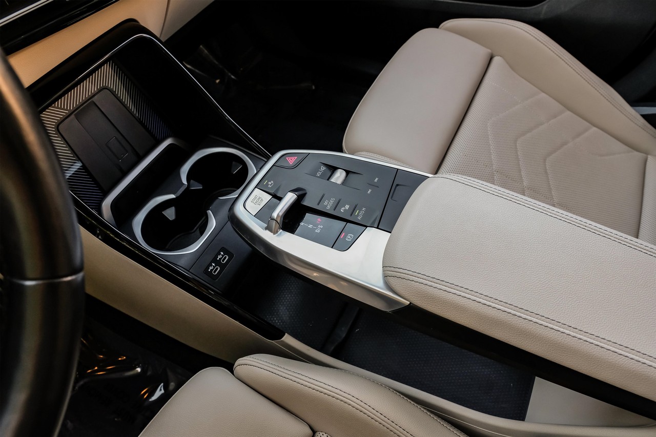 BMW X1 Vehicle Main Gallery Image 29