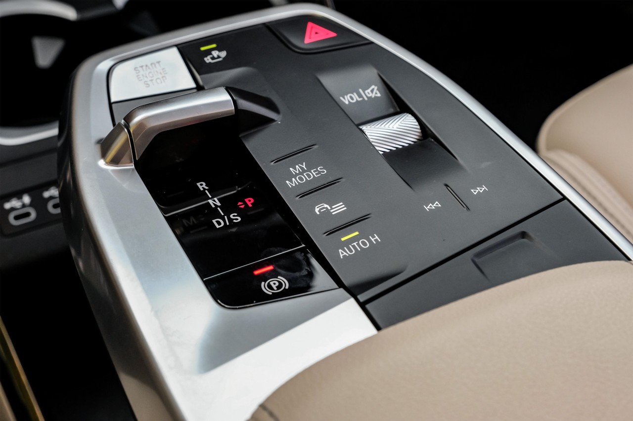 BMW X1 Vehicle Main Gallery Image 30