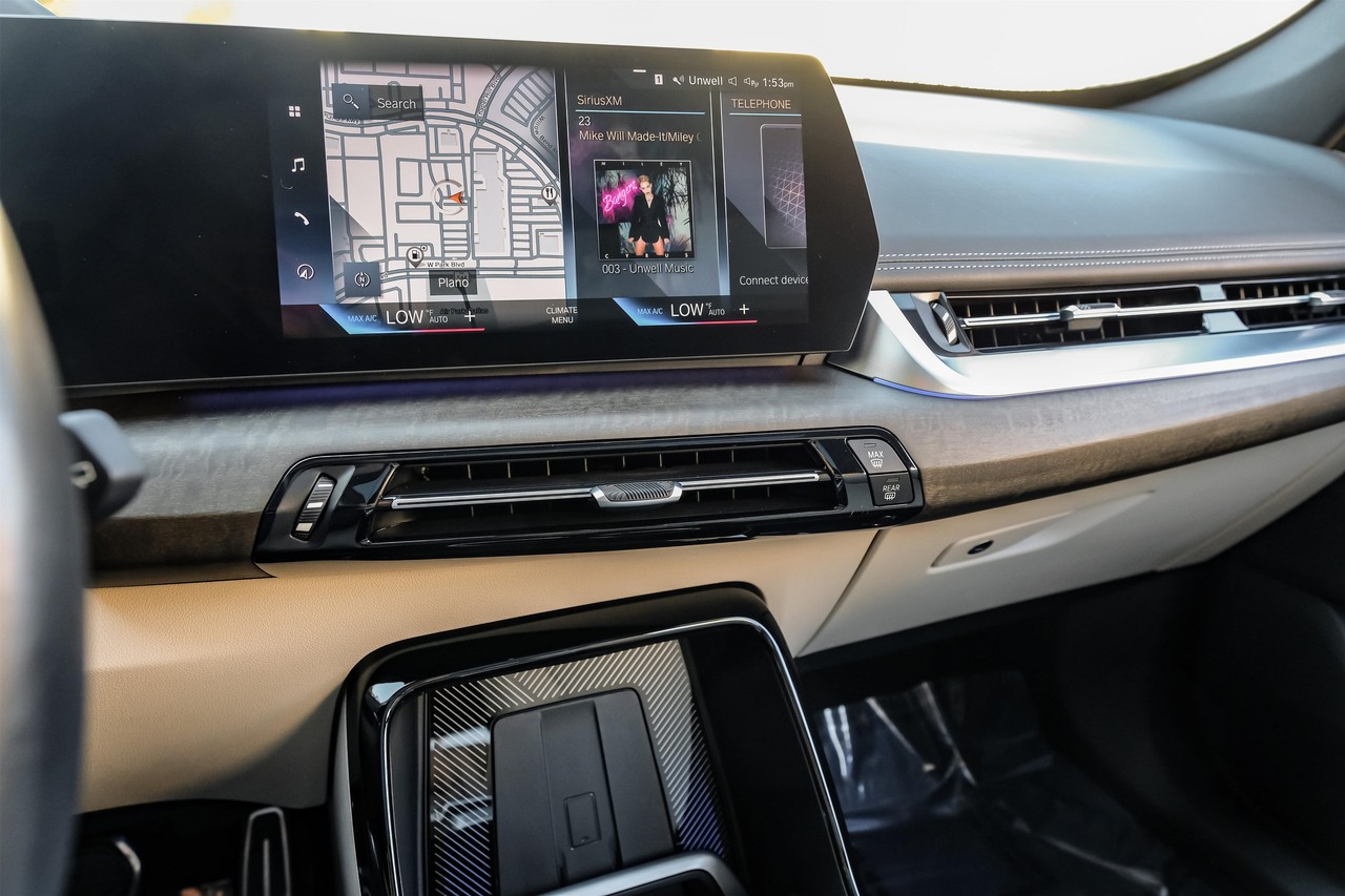 BMW X1 Vehicle Main Gallery Image 32