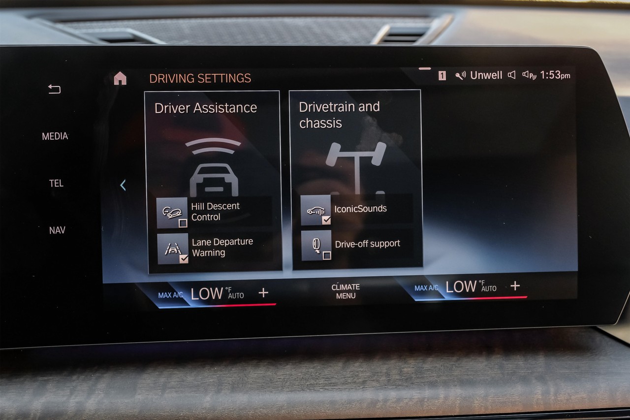 BMW X1 Vehicle Main Gallery Image 34