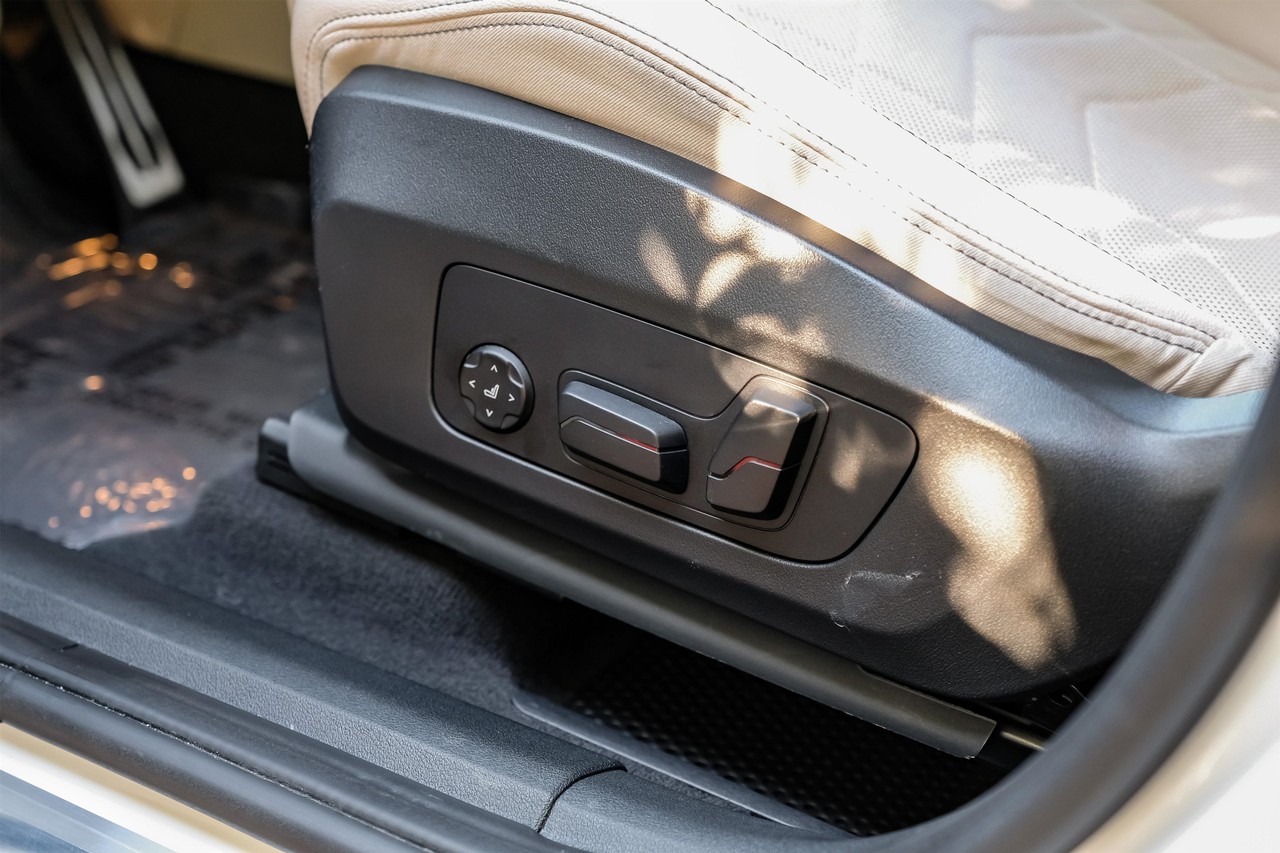 BMW X1 Vehicle Main Gallery Image 37