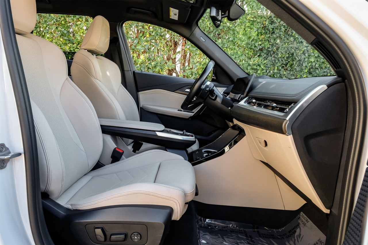 BMW X1 Vehicle Main Gallery Image 38