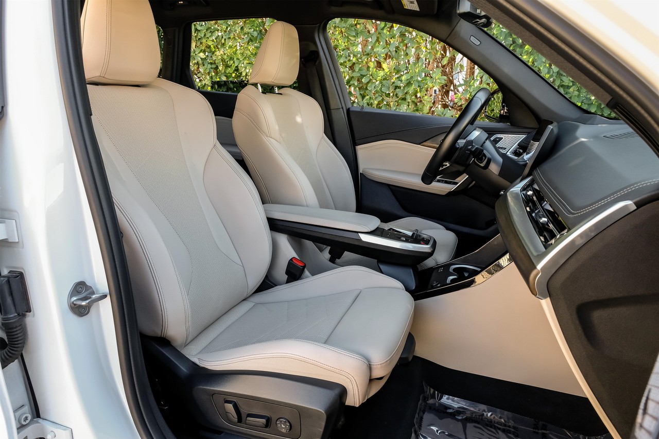 BMW X1 Vehicle Main Gallery Image 39