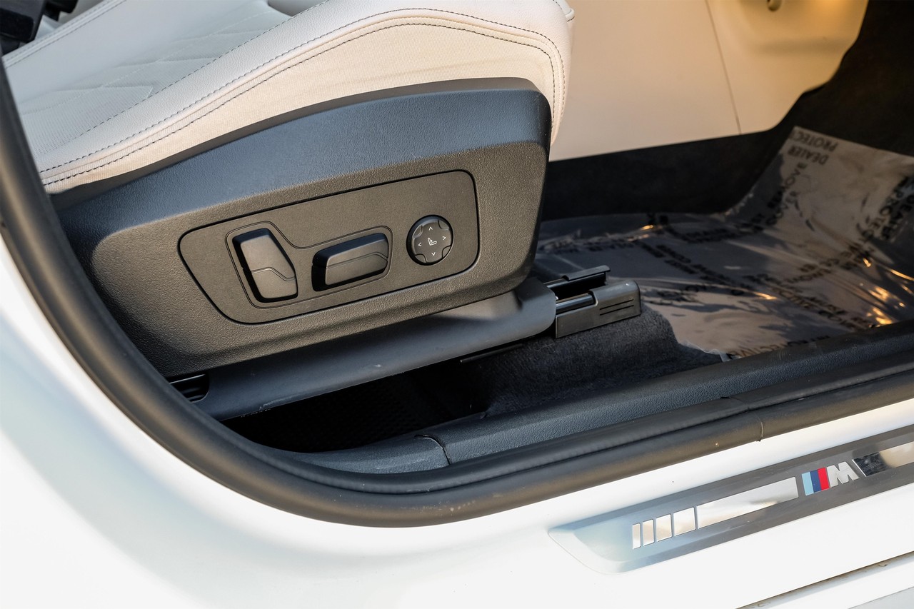 BMW X1 Vehicle Main Gallery Image 40