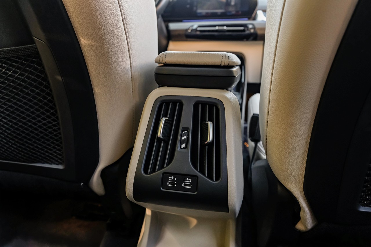 BMW X1 Vehicle Main Gallery Image 43