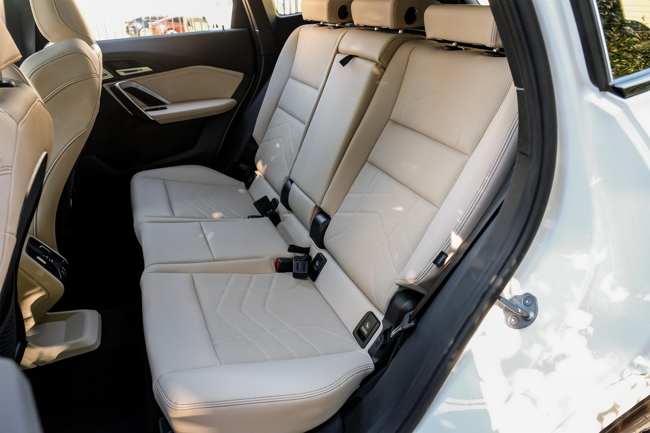 BMW X1 Vehicle Main Gallery Image 45