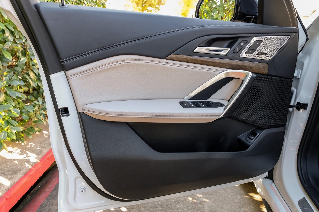 BMW X1 Vehicle Main Gallery Image 48