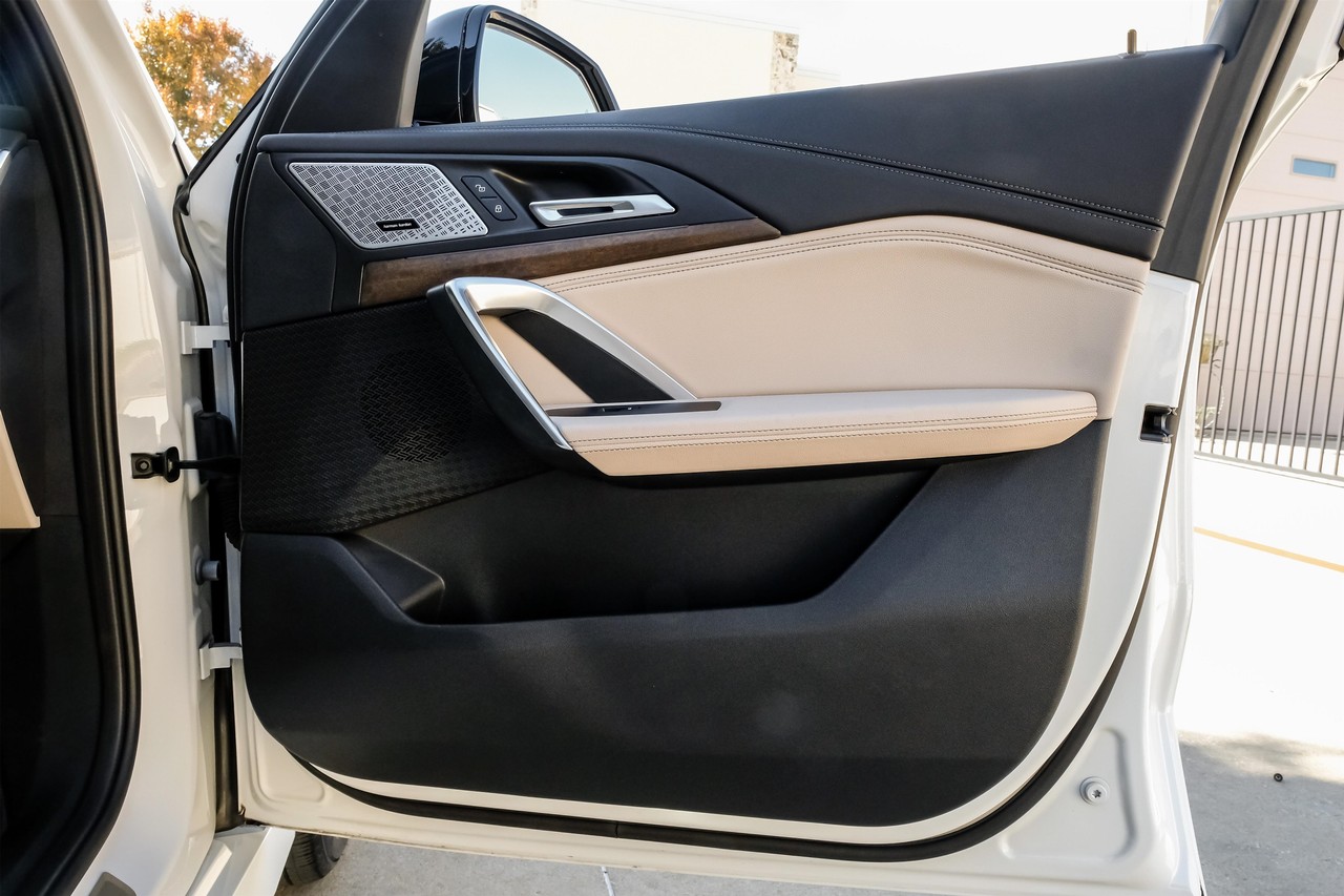 BMW X1 Vehicle Main Gallery Image 50