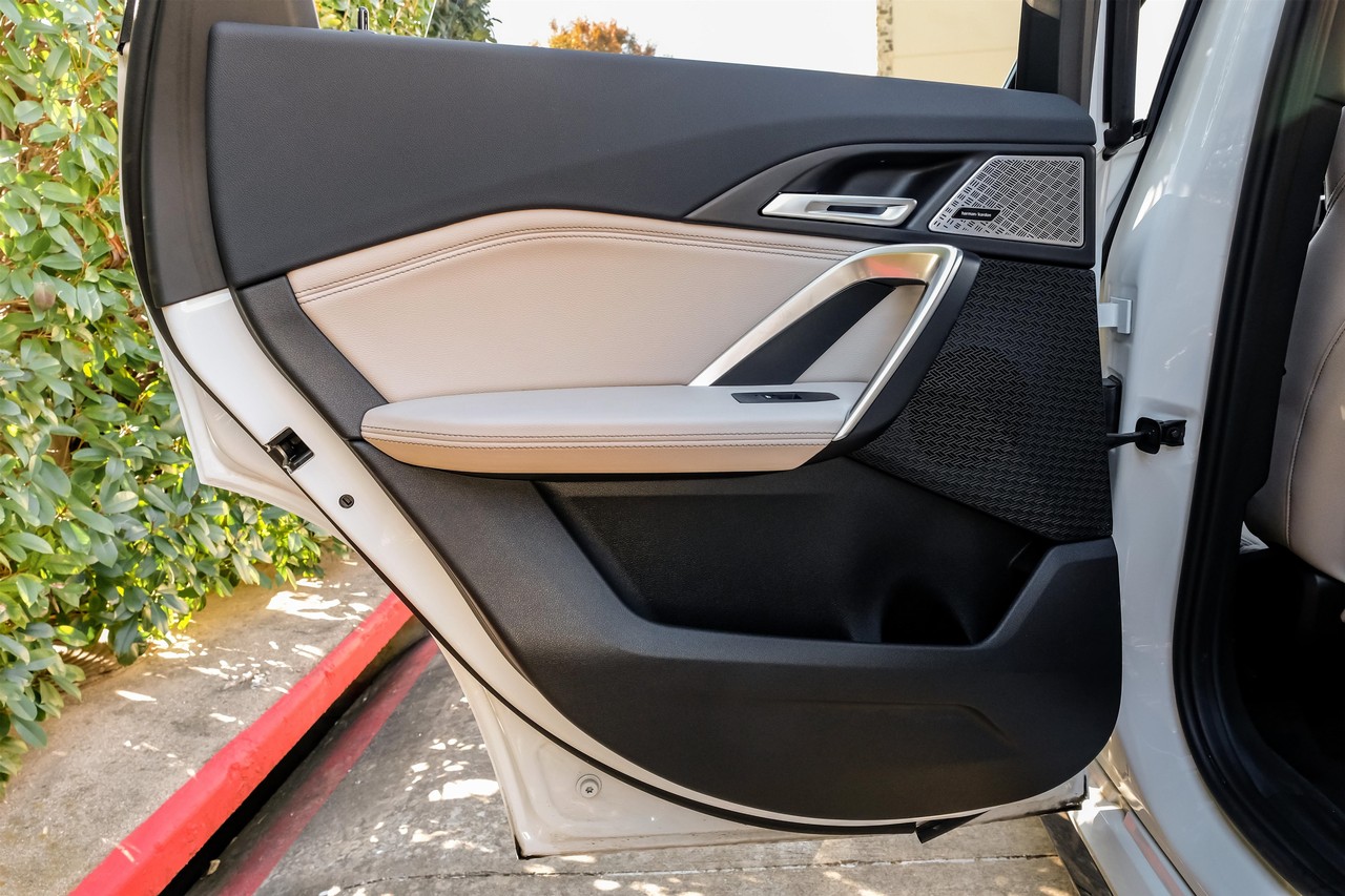 BMW X1 Vehicle Main Gallery Image 51