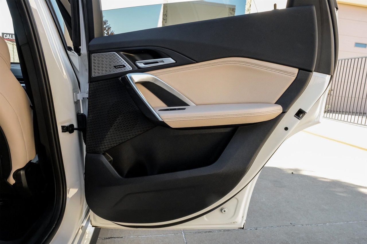 BMW X1 Vehicle Main Gallery Image 52