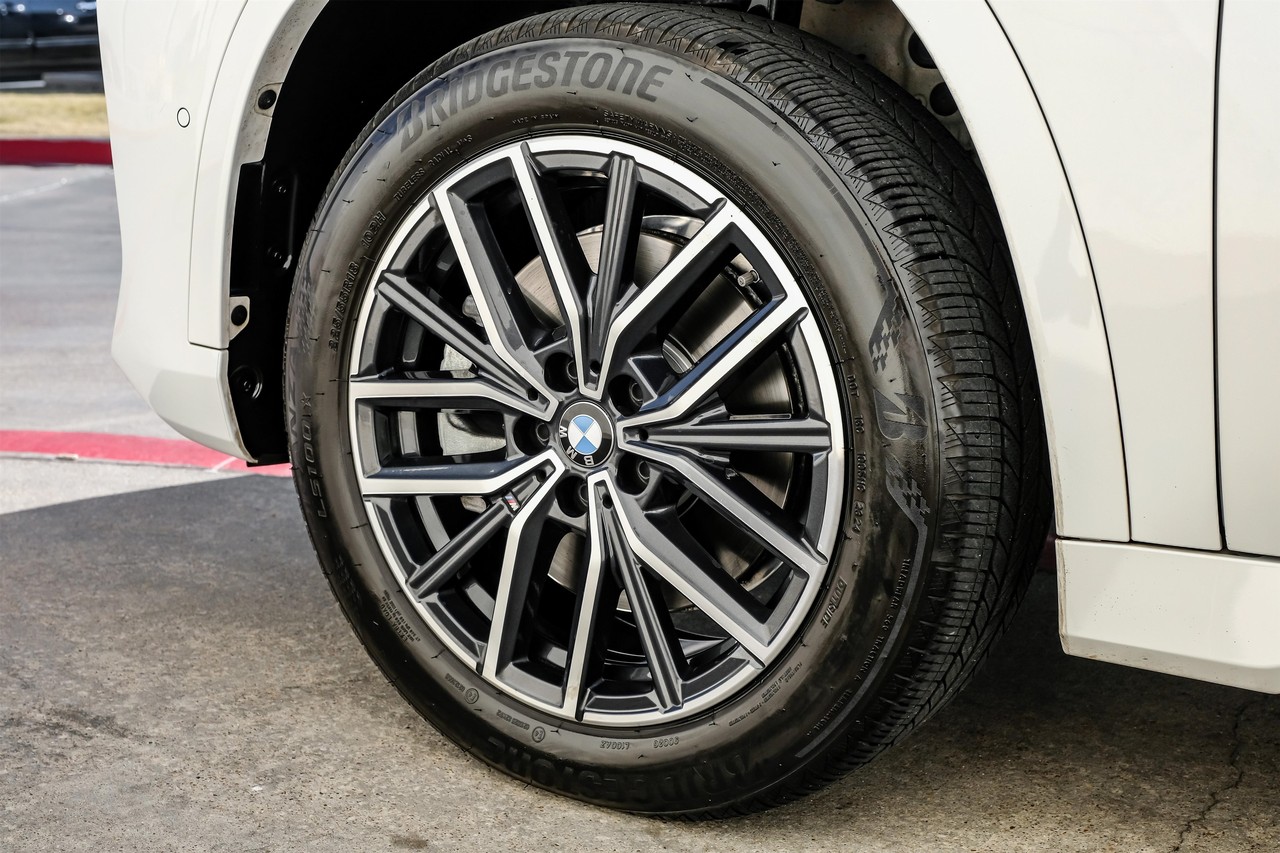 BMW X1 Vehicle Main Gallery Image 65