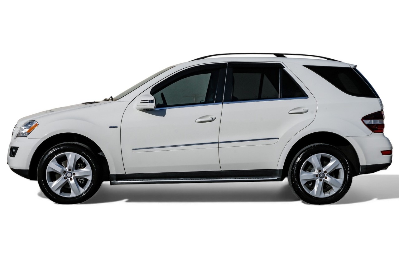 Mercedes-Benz M-Class Vehicle Main Gallery Image 12