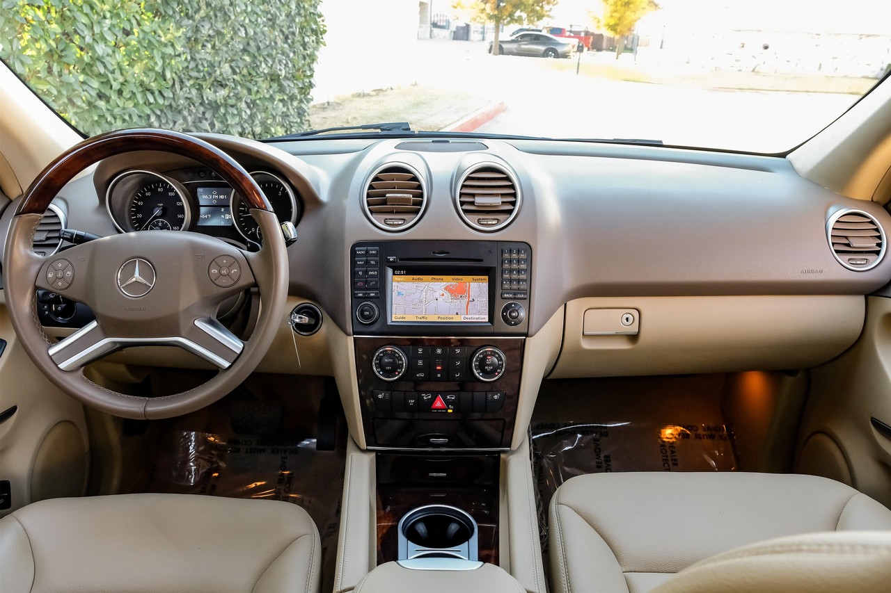 Mercedes-Benz M-Class Vehicle Main Gallery Image 15