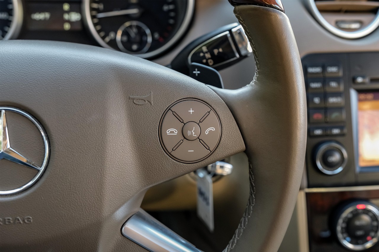 Mercedes-Benz M-Class Vehicle Main Gallery Image 19