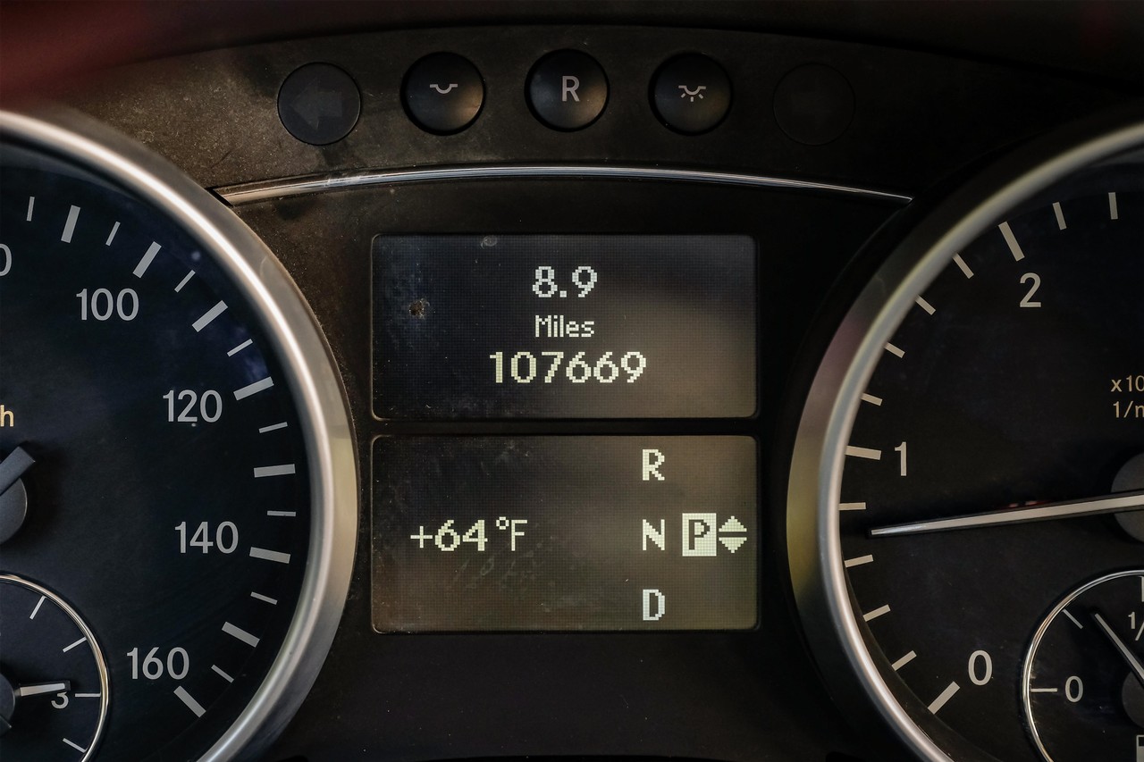 Mercedes-Benz M-Class Vehicle Main Gallery Image 21