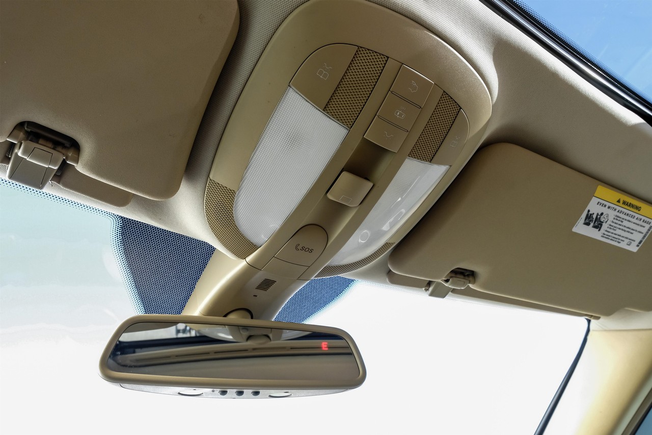 Mercedes-Benz M-Class Vehicle Main Gallery Image 24